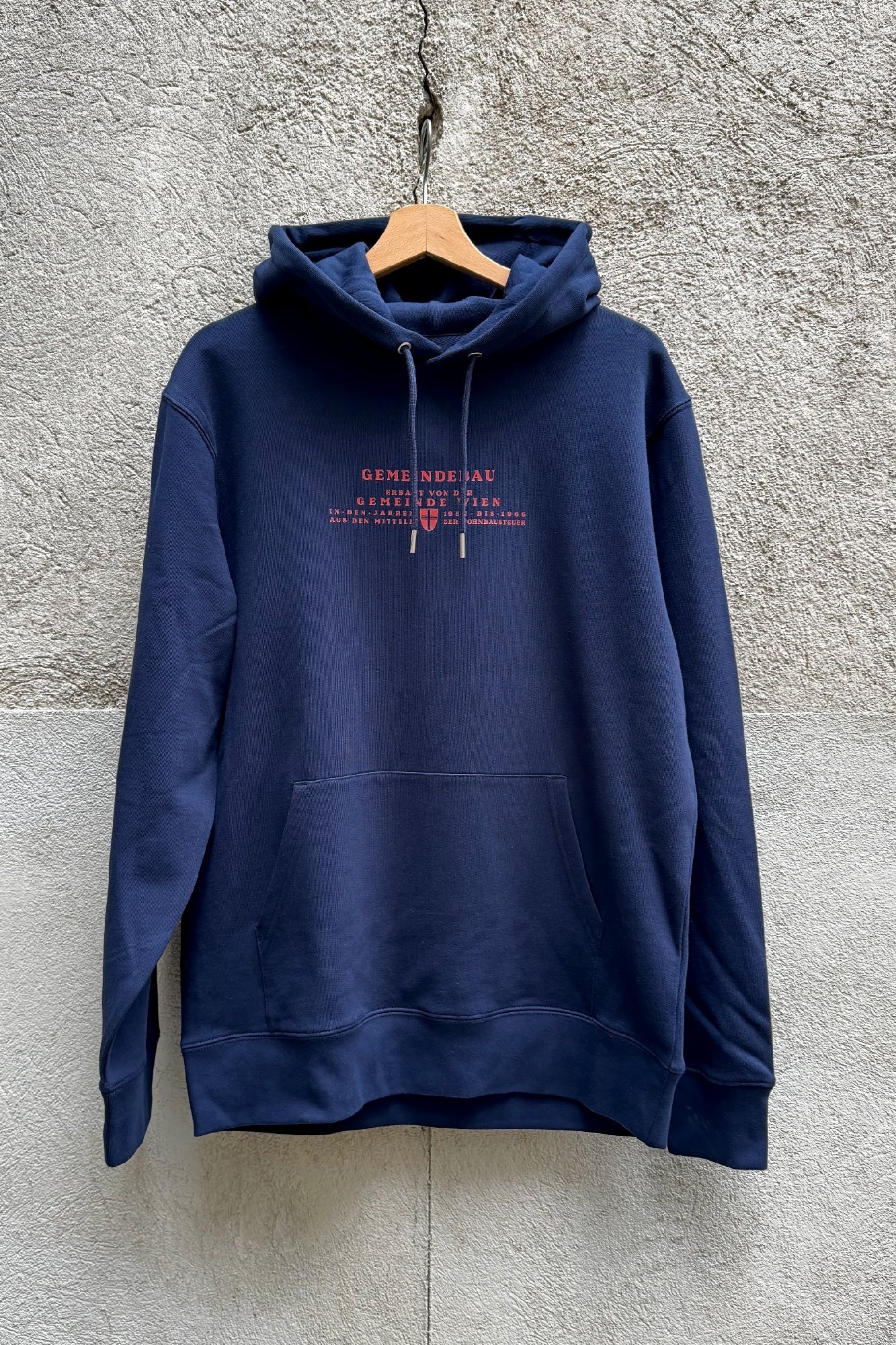 GEMEINDEBAU BEI NACHT HOODIE