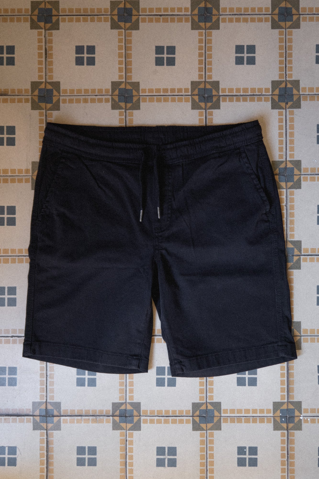 ESSENTIAL CHINO SHORTS