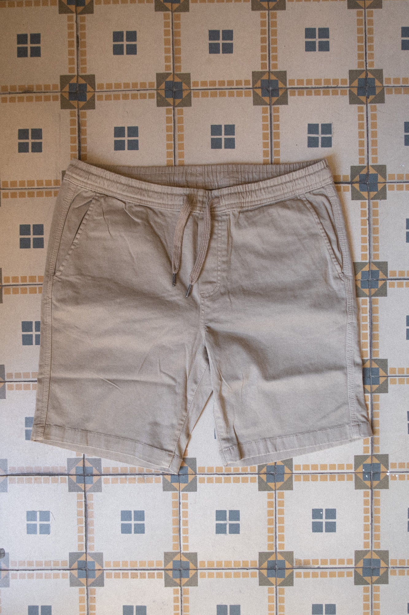 ESSENTIAL CHINO SHORTS