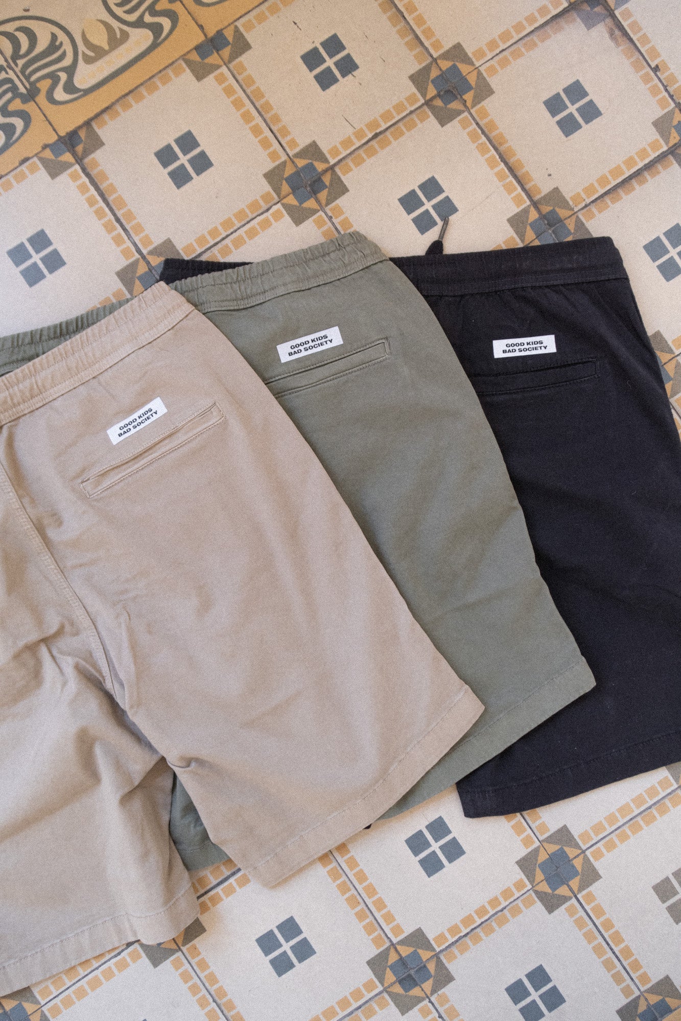 ESSENTIAL CHINO SHORTS