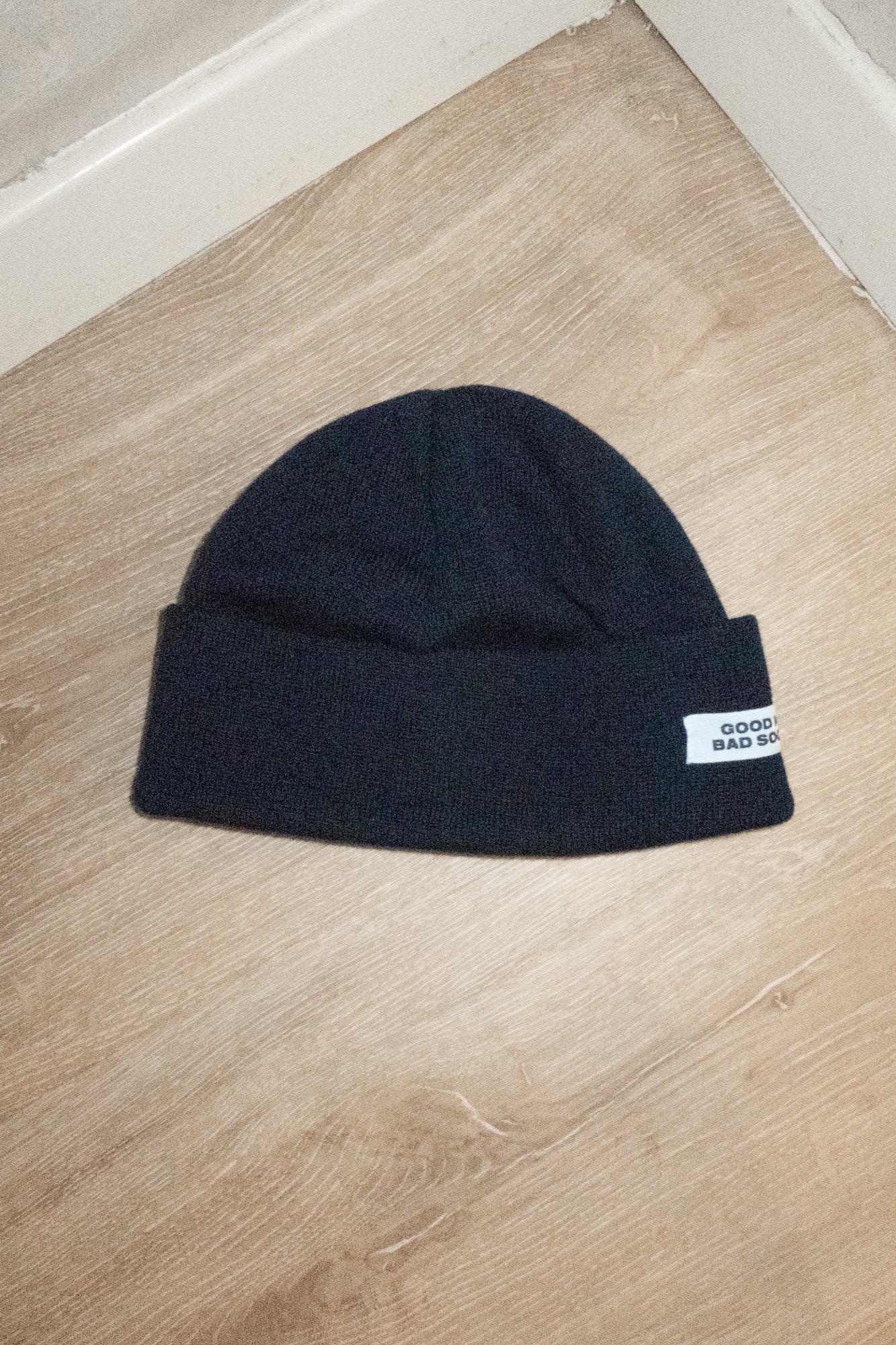 CROPPED MERINO WOOL BEANIE