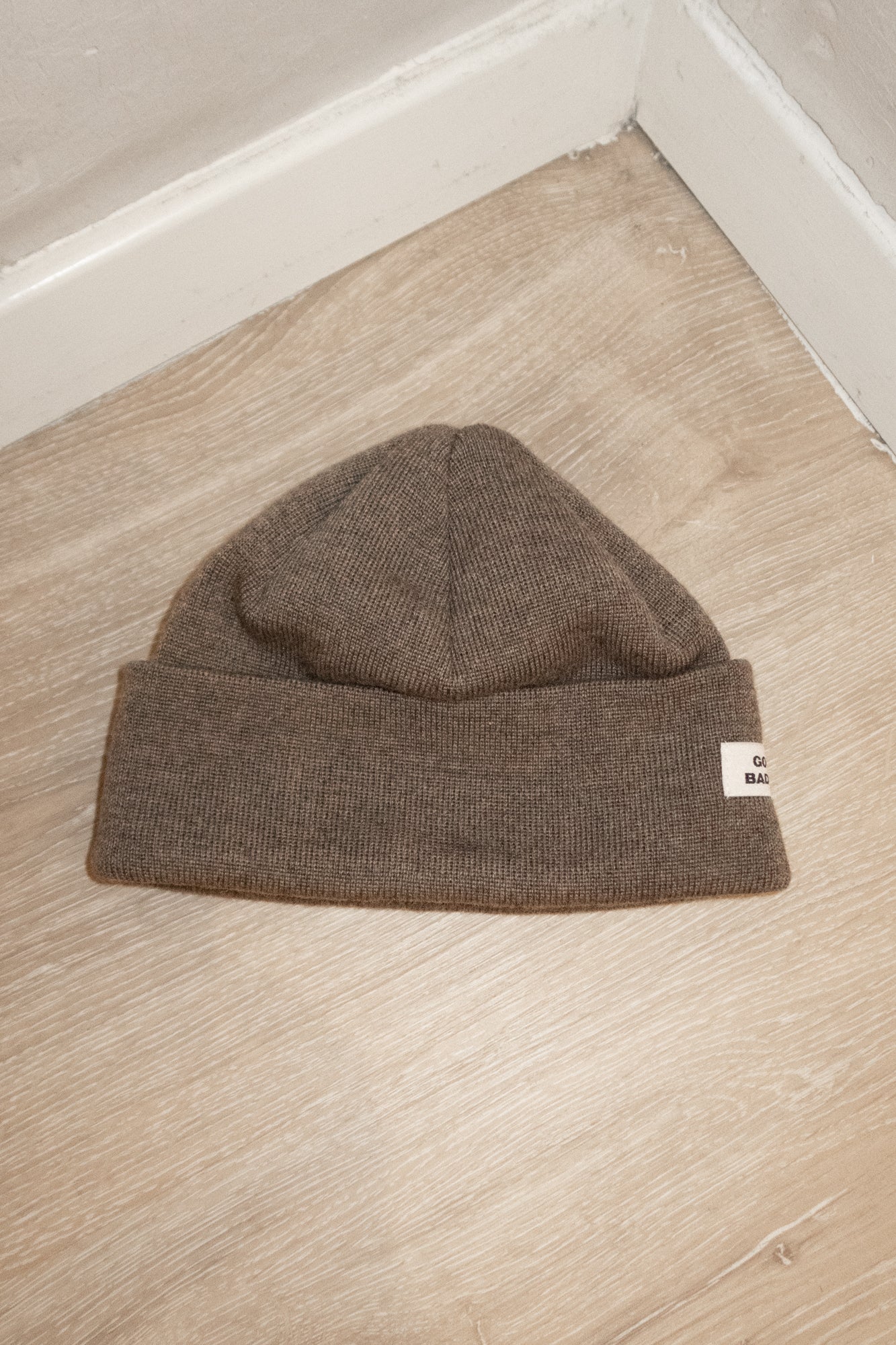 CROPPED MERINO WOOL BEANIE