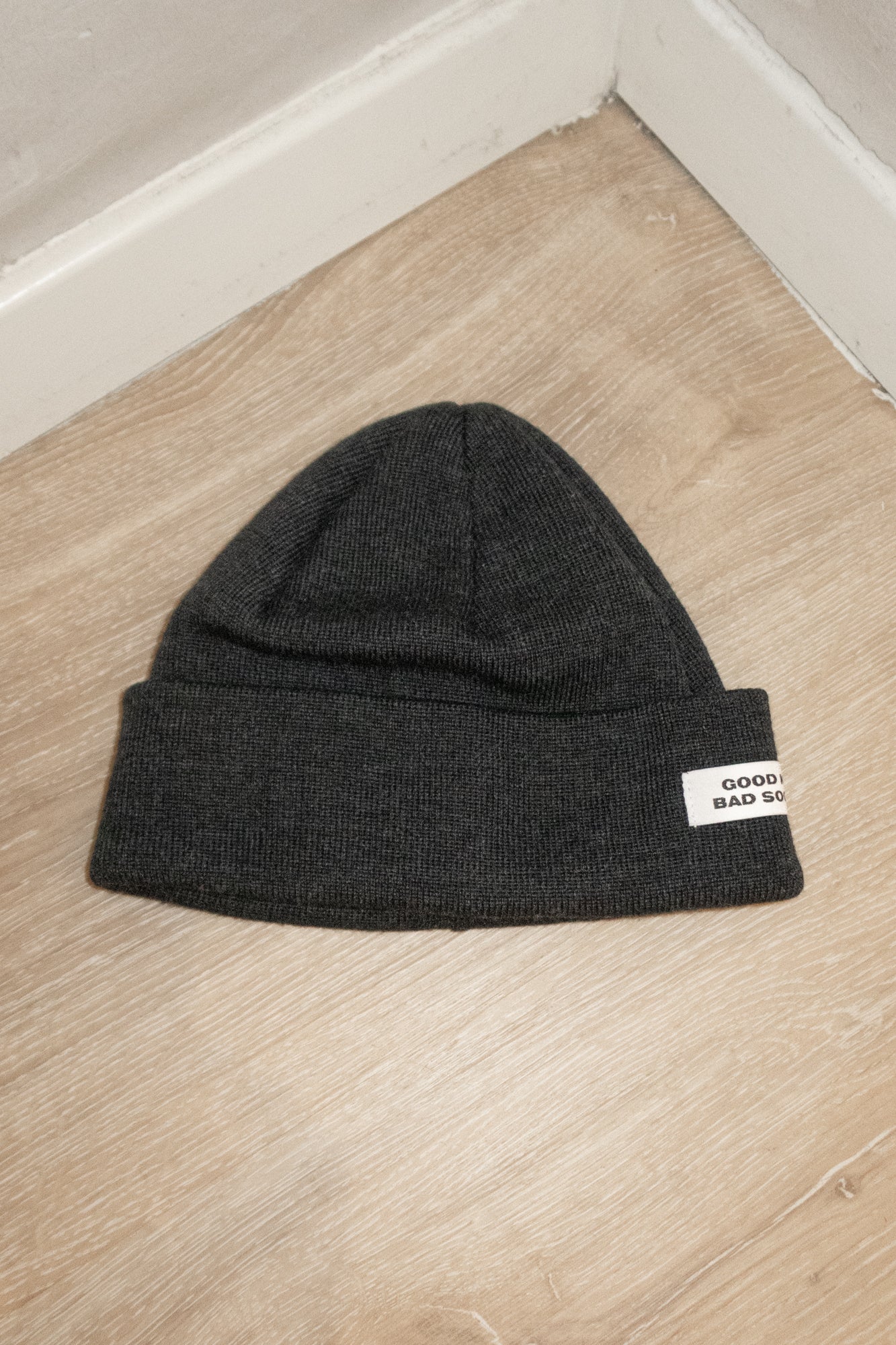 CROPPED MERINO WOOL BEANIE