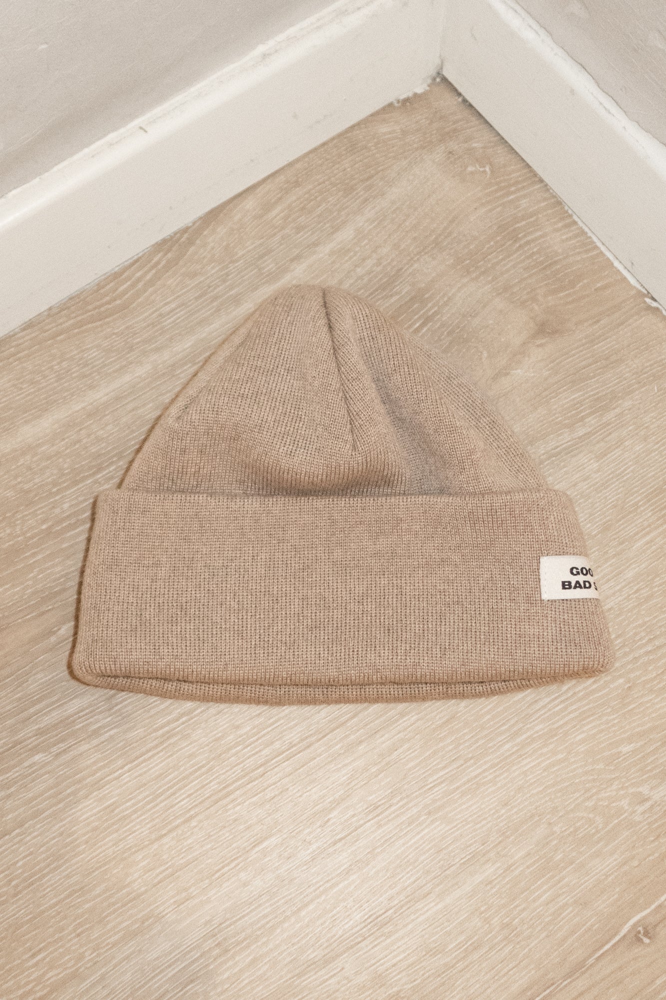 CROPPED MERINO WOOL BEANIE