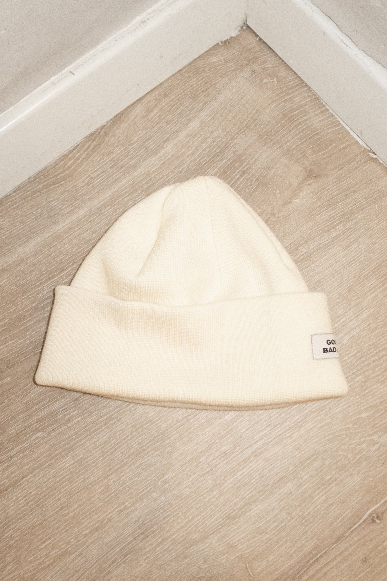 CROPPED MERINO WOOL BEANIE