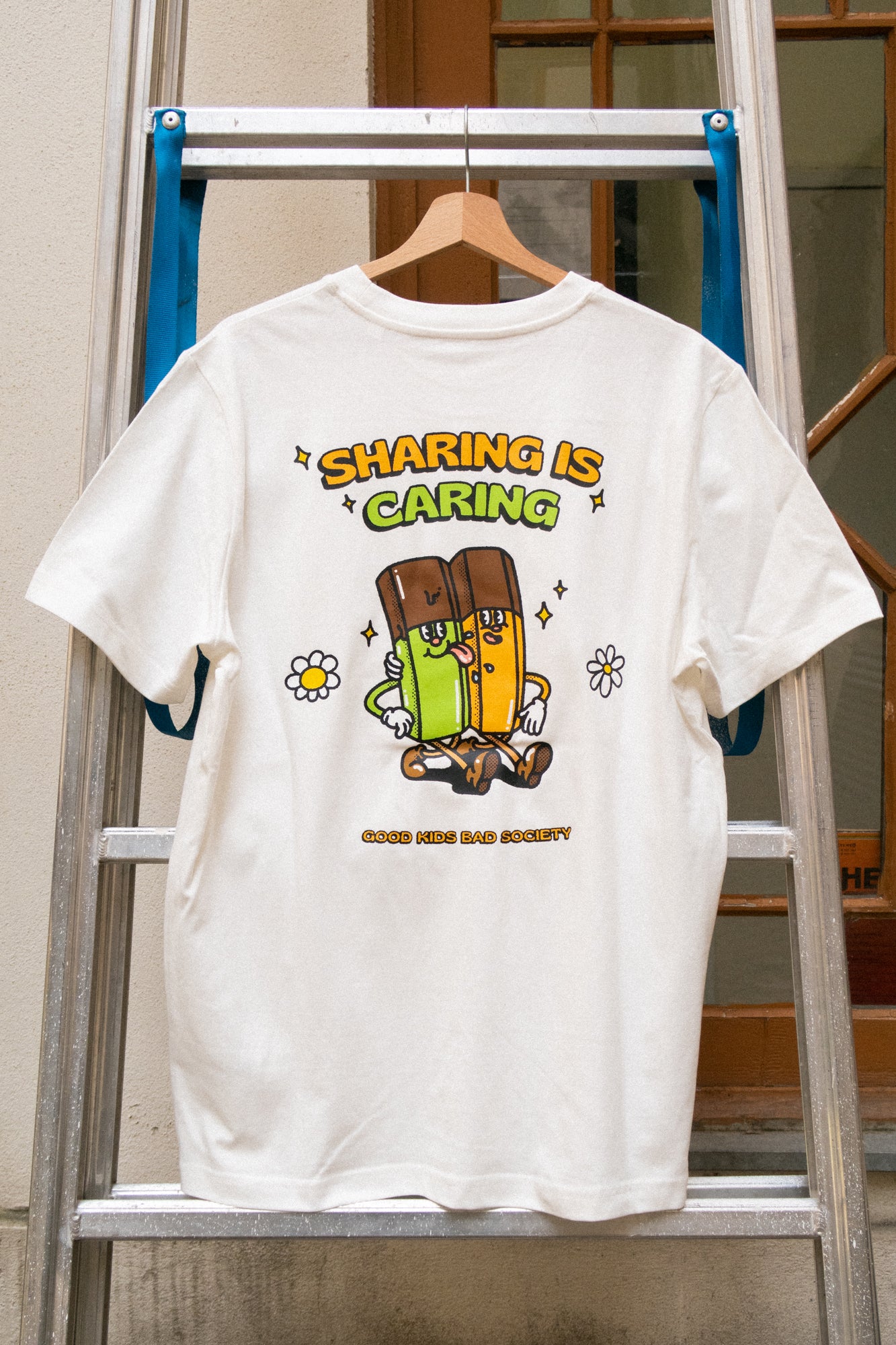 SHARING IS CARING LOOSE FIT T-SHIRT